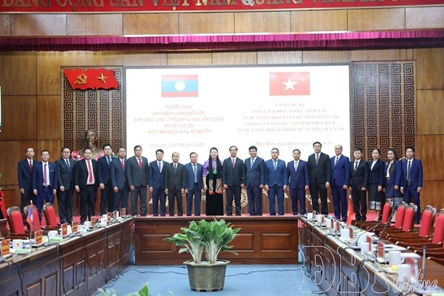 Vietnam, Laos’ localities boost partnership in administrative reform